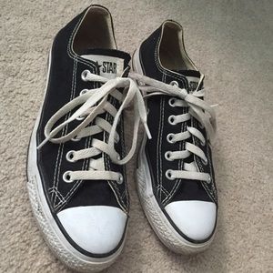 Black low top converse