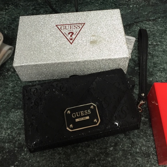 New with tags guess wristlets