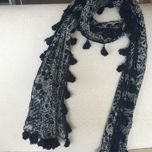 American Eagle navy/ white scarf with tassels