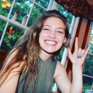 Meet your Posher, Alexis