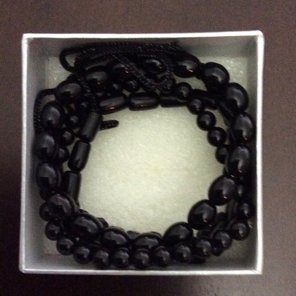 NWOT Set of 4 black beaded bracelets! - Picture 1 of 2