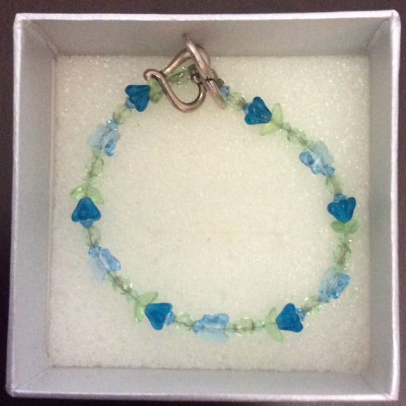 Jewelry - 🔴Blue and green crystal beaded bracelet!