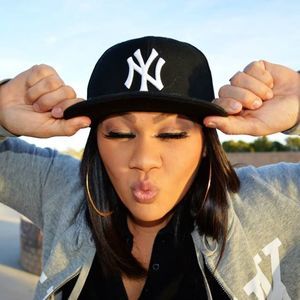 Meet your Posher, Gloria