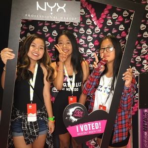 Meet your Posher, Mia