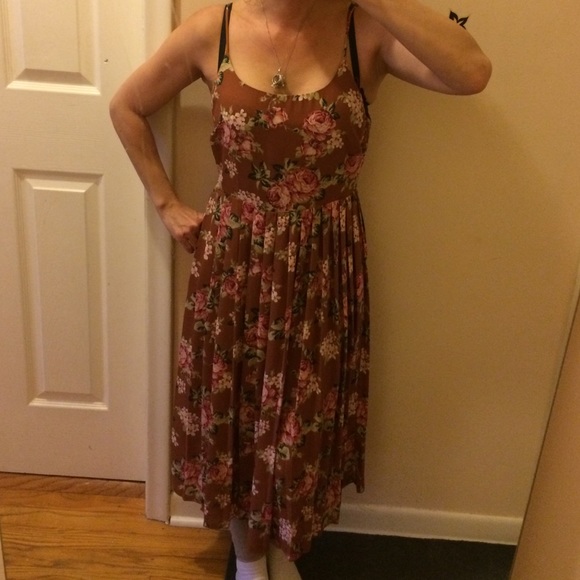 Hinge nude dress, like new. Floral - Picture 1 of 4