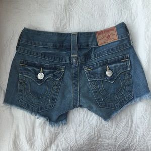 SALE! True Religion KEIRA jean shorts (size 24)