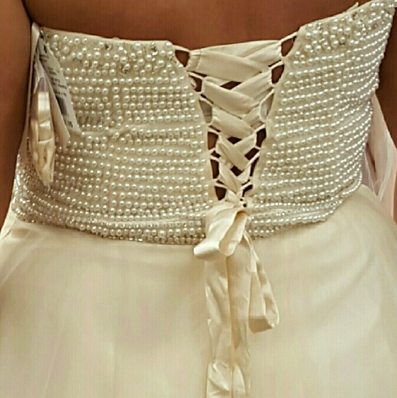 Wedding dress - Picture 3 of 4