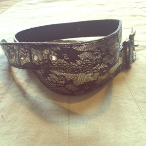 Woman's belt black lace