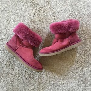 Red short classic uggs