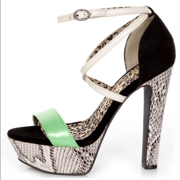 Jessica Simpson Parie Heels