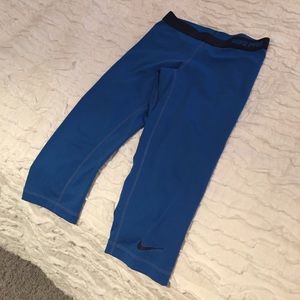 Nike Pro Cropped Workout Leggings