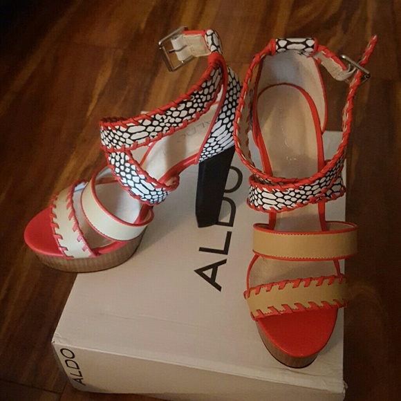 New Aldo "knuckles " platform sandals