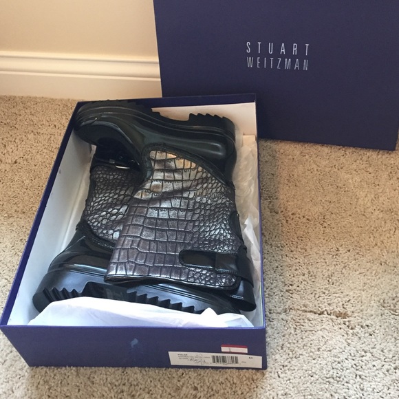 Stuart Weitzman Metallic snakeskin rubber boots - Picture 1 of 4