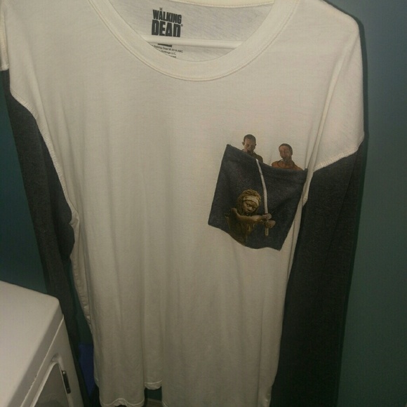 The Walking Dead shirt. Never worn!!