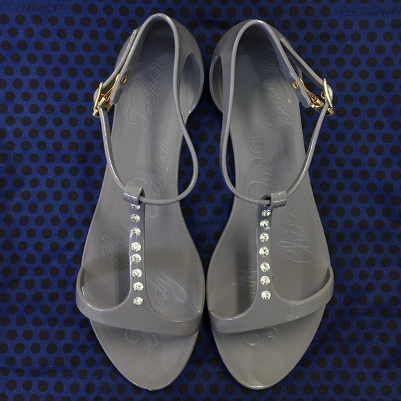 ✨✨Brand new Challas Spicy Diamond Sandals✨✨