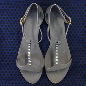 ✨✨Brand new Challas Spicy Diamond Sandals✨✨