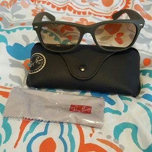 Rayban Matte Green New Wayfarer (RB2132)