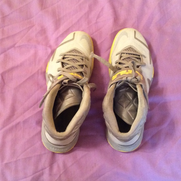 Nike LeBron Solider 7 Basketball sneakers