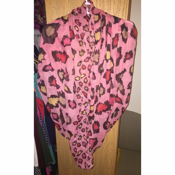 Scarf - Picture 1 of 2