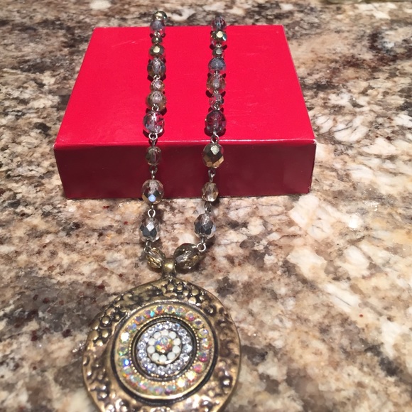 Beaded necklace with pendant