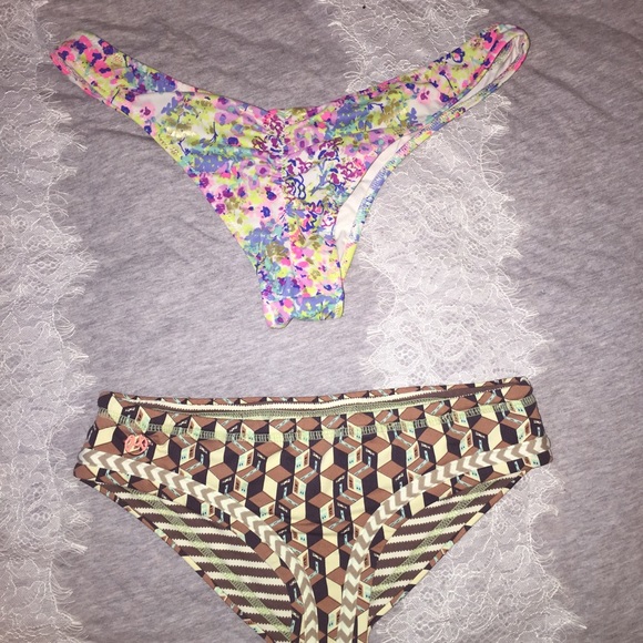 Bikinis bottoms size small