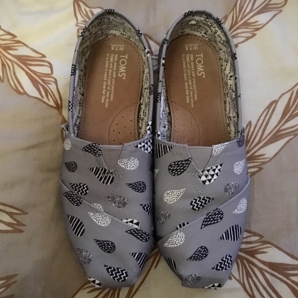 Toms shoes size 7.5 raindrop