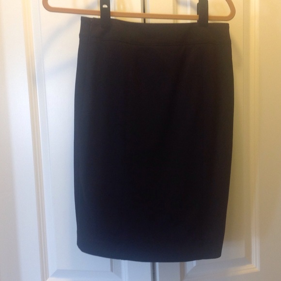 Black pencil skirt - Picture 2 of 4