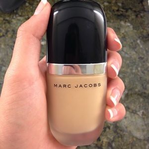 MARC JACOBS FOUNDATION IN 22 BISQUE LIGHT