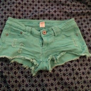 Distressed short shorts