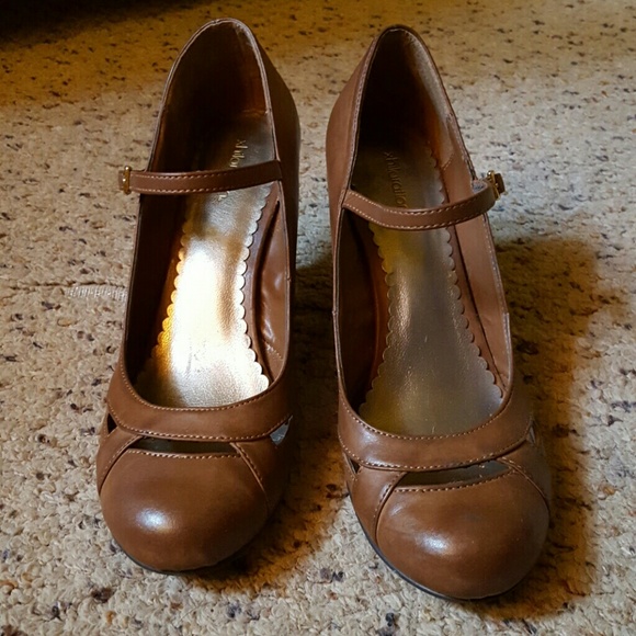 Brown vintage-inspired heels