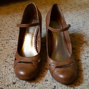 Brown vintage-inspired heels