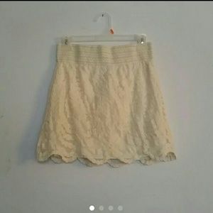 Cream lace short skirt