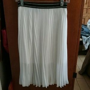 WHITE TOP SHOP PLEATED SKIRT SZ 6