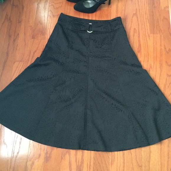 Black peony-pattern a-line skirt. - Picture 1 of 4