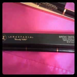 Brow Definer. Skinny brow pencil