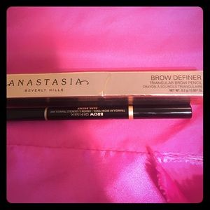 Brow Definer Triangular brow pencil