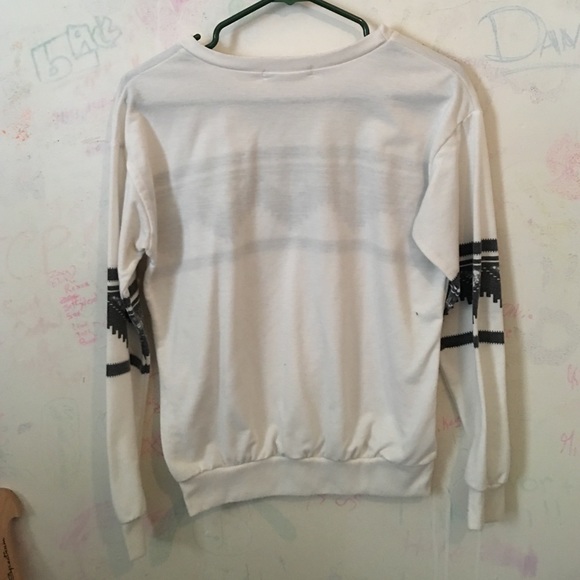 An Aztec print sweater - Picture 2 of 2