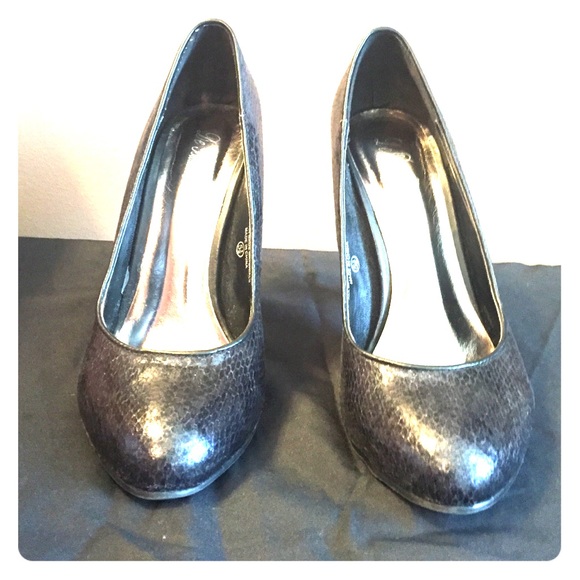 Black Python print  size 5.5