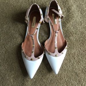 White pointy shoes