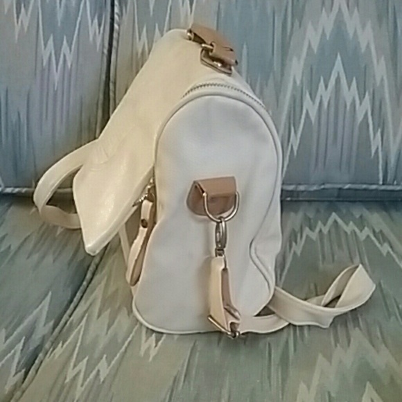 Shoulder  or crossbody  bag; - Picture 3 of 4