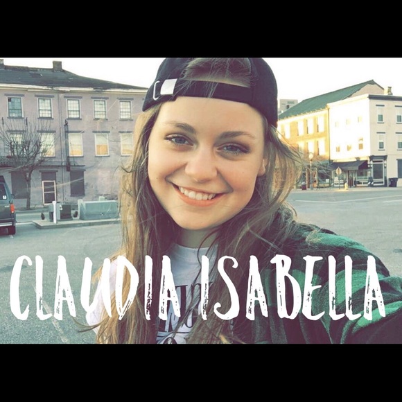 HI IM CLAUDIA ISABELLA. WELCOME TO MY CLOSET! 💕 - Picture 1 of 1