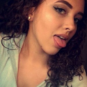 Meet your Posher, Ella