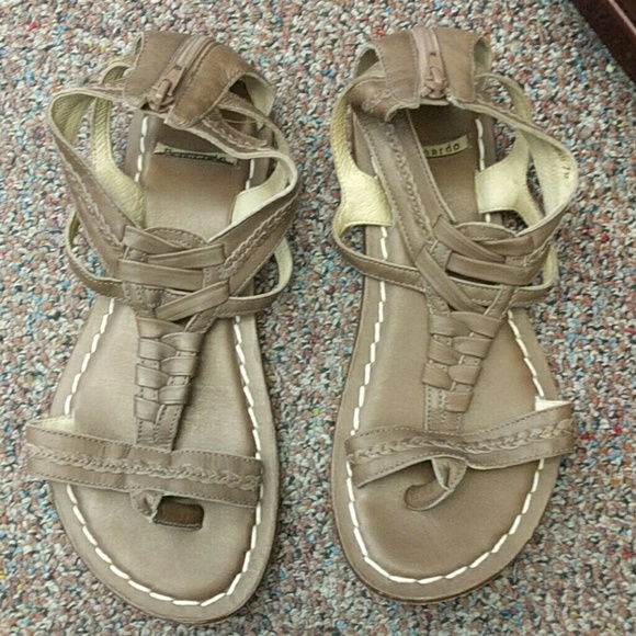 Bernardo Brown Tan Flats