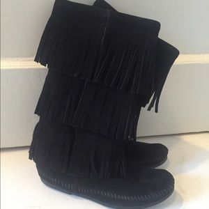 Brand New Minnetonka 3 Layer Black Fringe Boots