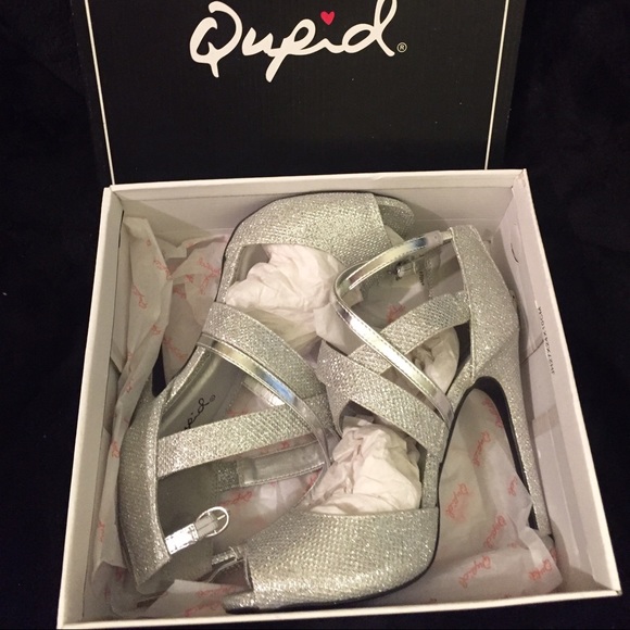 ✨ Qupid Silver Glitter 4.25" Heels - Picture 1 of 3
