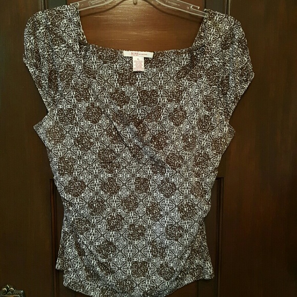 Capped sleeve Brown design blouse