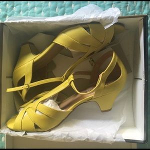 Chelsea Crew scrappy heel in yellow