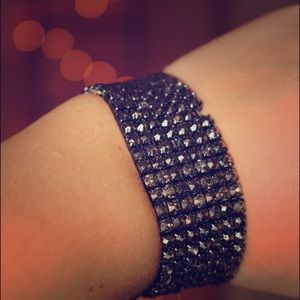 - bracelet--> open to offers & trades