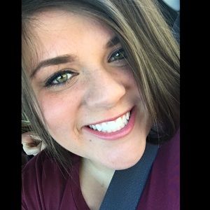 Meet your Posher, Maura