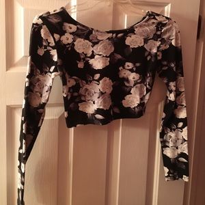 Black and white long sleeve crop top